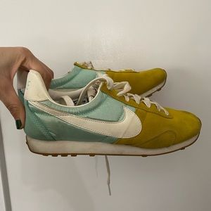 Sneakers Size 9 women